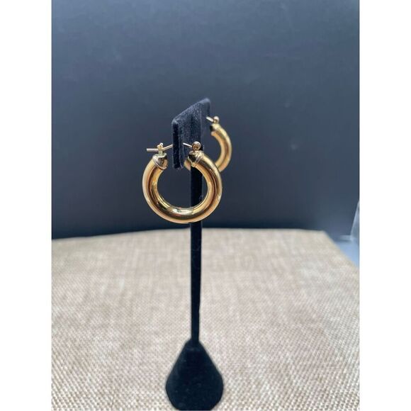 Gold-tone Jewelry Bundle of 3 items Chain Necklace 2 pair Gold-tone Pierced Ear - Picture 4 of 13